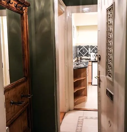 Downtown Studio Apartment *