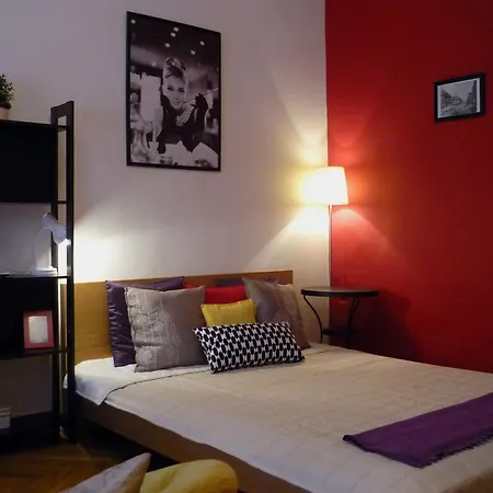 Downtown Studio Apartment *